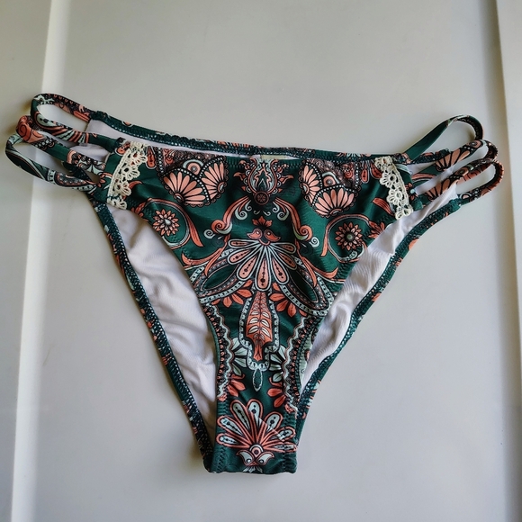 NWOT Cupshe Floral Mandala Strappy Bikini Bottom - Green Full Stretch sz M. - Picture 2 of 12